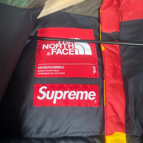 Supreme x The North Face - Split Camo Nuptse Jacket Small - Picture 6 of 9